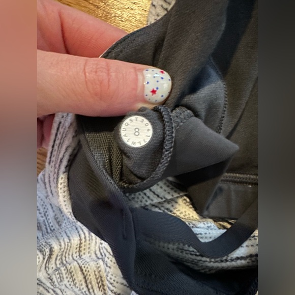 Lululemon🍋 Free To Be Serene Tank Tiger Space Dye Black White/Deep Coal Size 8 - Picture 8 of 13